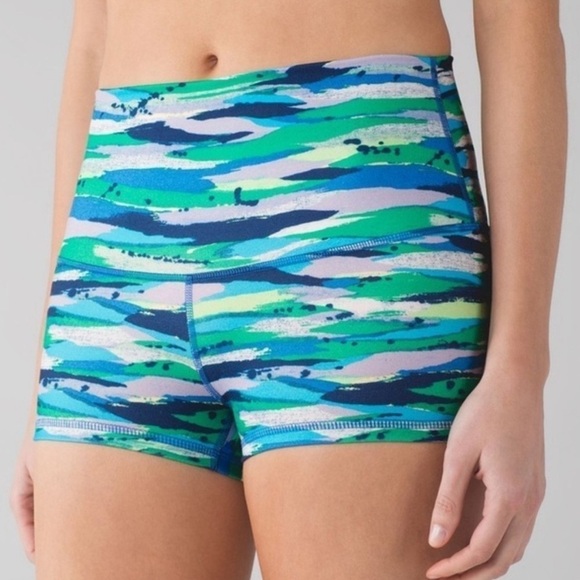 Lululemon Full Seven Wonders Multi Boogie shorts Roll Down size 4 - Picture 4 of 11